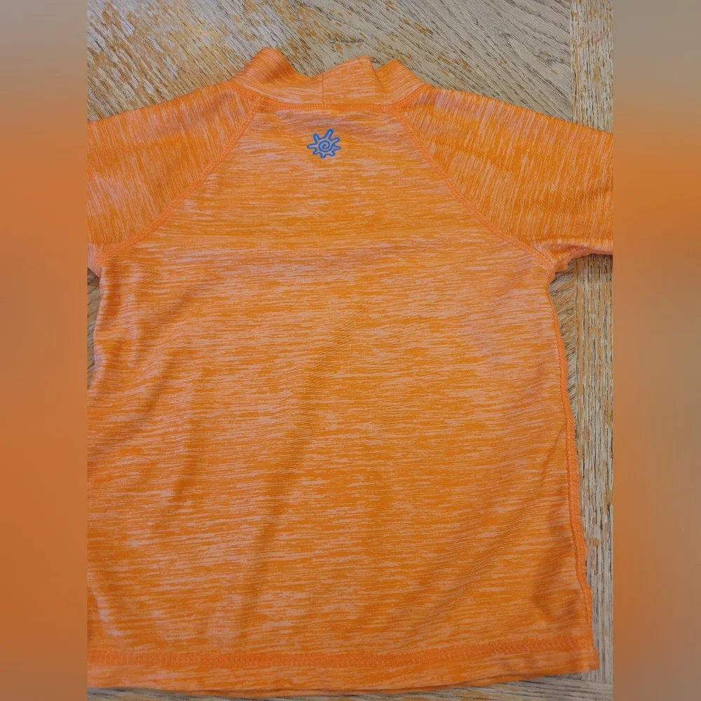 Boys UvSkinz Brand size 7 Rashgaurd shirt